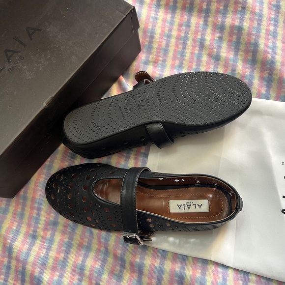 Alaïa Women's Cut-Out Leather Ballerinas - Picture 4 of 8